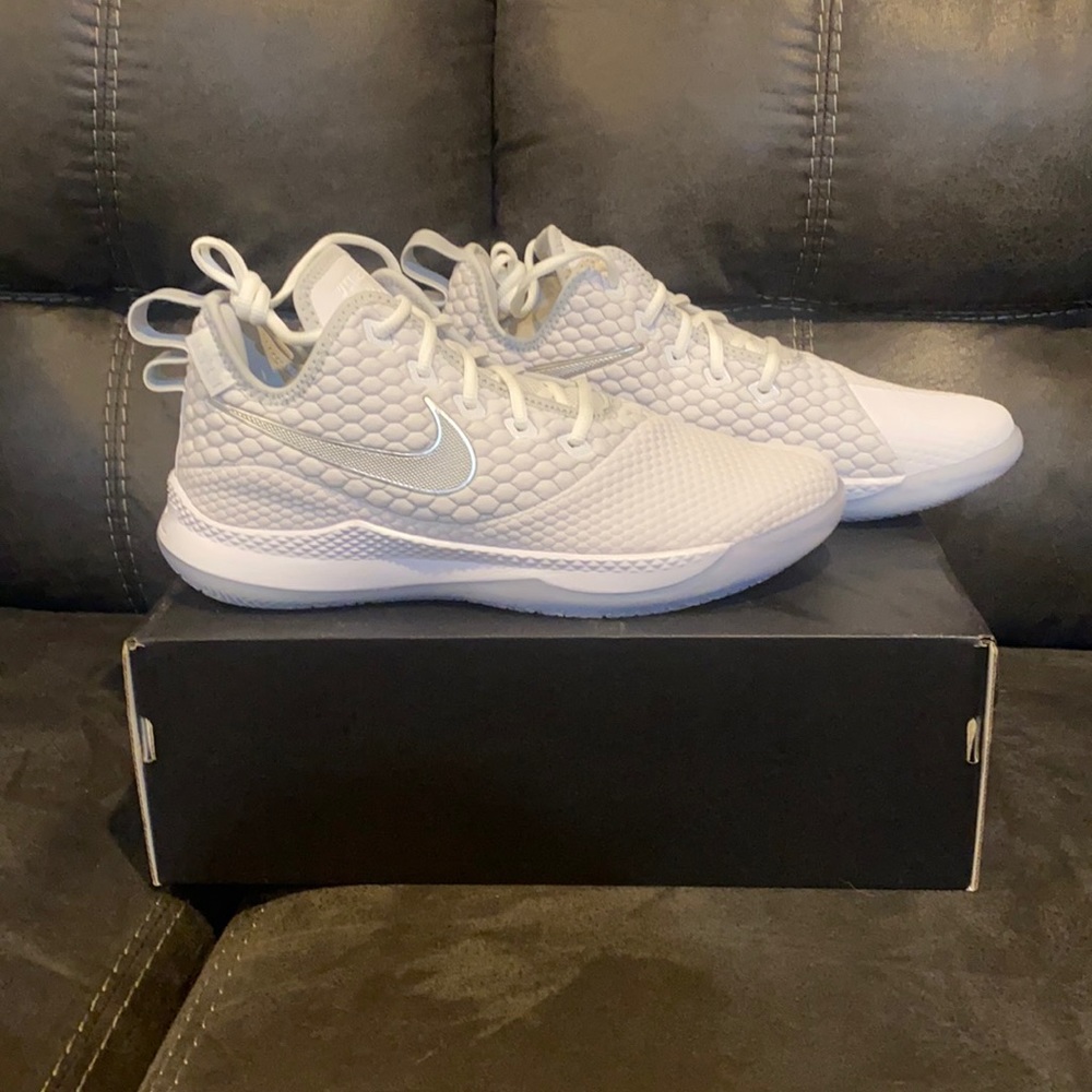 Lebron Witness 3 men size 10 basketball shoes